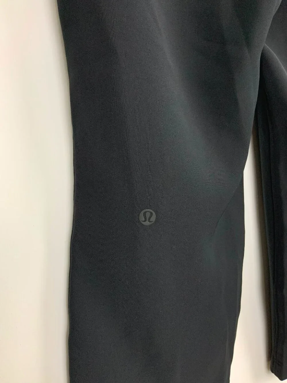 Lululemon On The Fly Black Crop 23